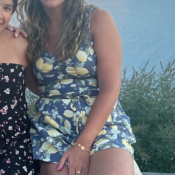 Abercrombie linen lemon crop top and shorts - Picture 2 of 2